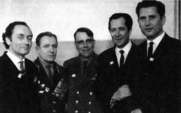 Иллюстрация к книге — На службе у бога войны. В прицеле черный крест [i_034.jpg]