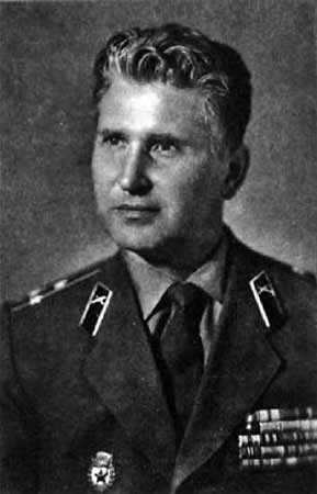 Иллюстрация к книге — На службе у бога войны. В прицеле черный крест [i_035.jpg]