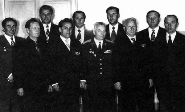 Иллюстрация к книге — На службе у бога войны. В прицеле черный крест [i_038.jpg]