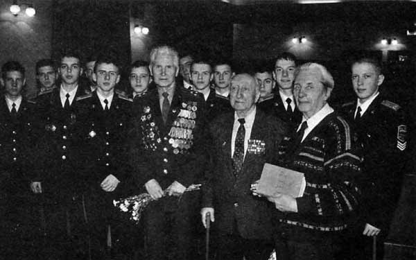 Иллюстрация к книге — На службе у бога войны. В прицеле черный крест [i_039.jpg]