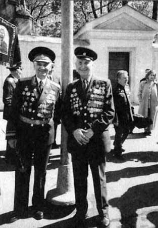 Иллюстрация к книге — На службе у бога войны. В прицеле черный крест [i_041.jpg]