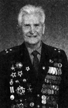 Иллюстрация к книге — На службе у бога войны. В прицеле черный крест [i_042.jpg]