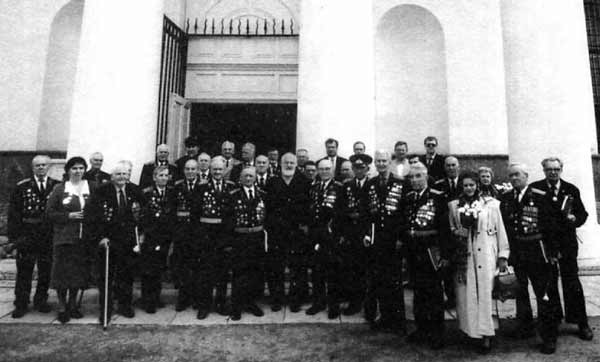 Иллюстрация к книге — На службе у бога войны. В прицеле черный крест [i_043.jpg]