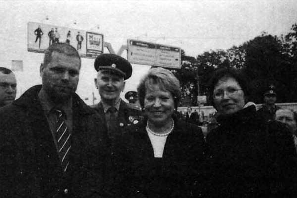 Иллюстрация к книге — На службе у бога войны. В прицеле черный крест [i_044.jpg]