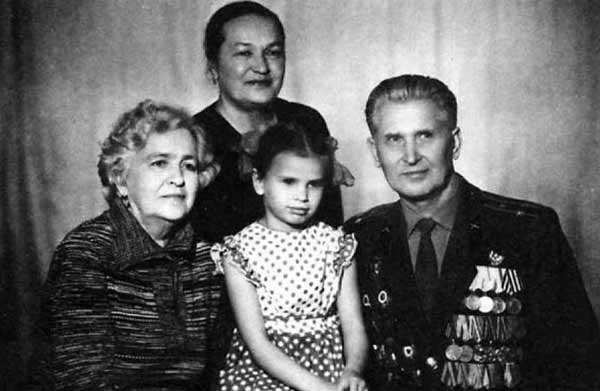 Иллюстрация к книге — На службе у бога войны. В прицеле черный крест [i_049.jpg]