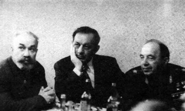 Иллюстрация к книге — На службе у бога войны. В прицеле черный крест [i_051.jpg]