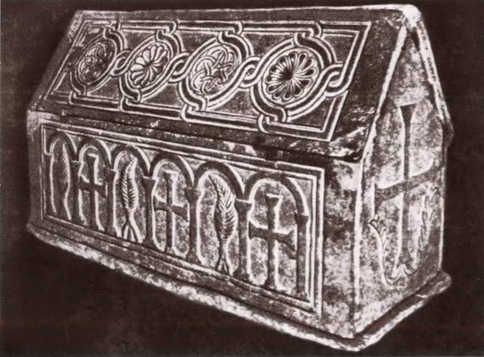 Иллюстрация к книге — Владимир Святой [i_025.jpg]