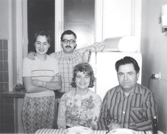 Иллюстрация к книге — Быть Сергеем Довлатовым. Традегия веселого человека [i_026.jpg]