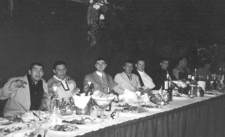 Иллюстрация к книге — Бандитский Петербург. 25 лет спустя [vkl1_16_3.jpg]