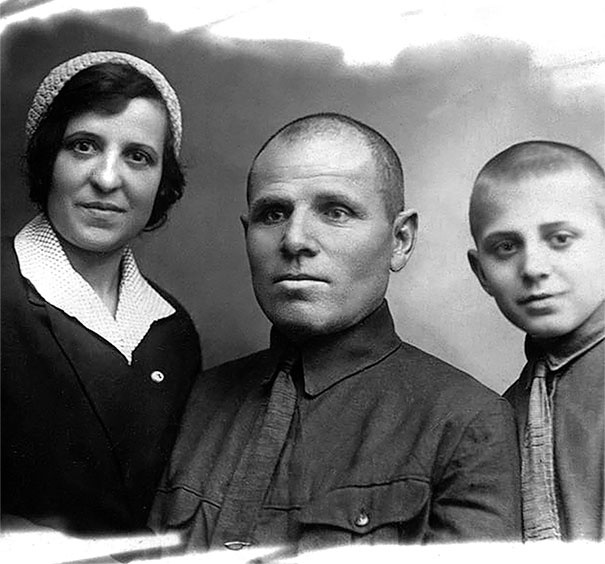 Иллюстрация к книге — Наша счастливая треклятая жизнь [i_007.jpg]