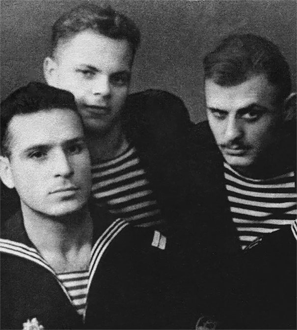 Иллюстрация к книге — Наша счастливая треклятая жизнь [i_009.jpg]