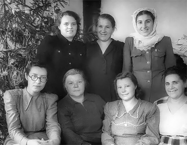 Иллюстрация к книге — Наша счастливая треклятая жизнь [i_011.jpg]