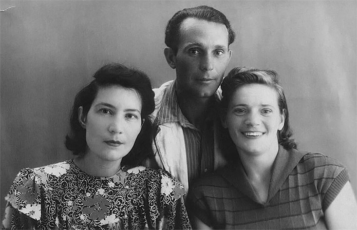 Иллюстрация к книге — Наша счастливая треклятая жизнь [i_012.jpg]