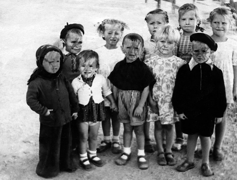 Иллюстрация к книге — Наша счастливая треклятая жизнь [i_016.jpg]