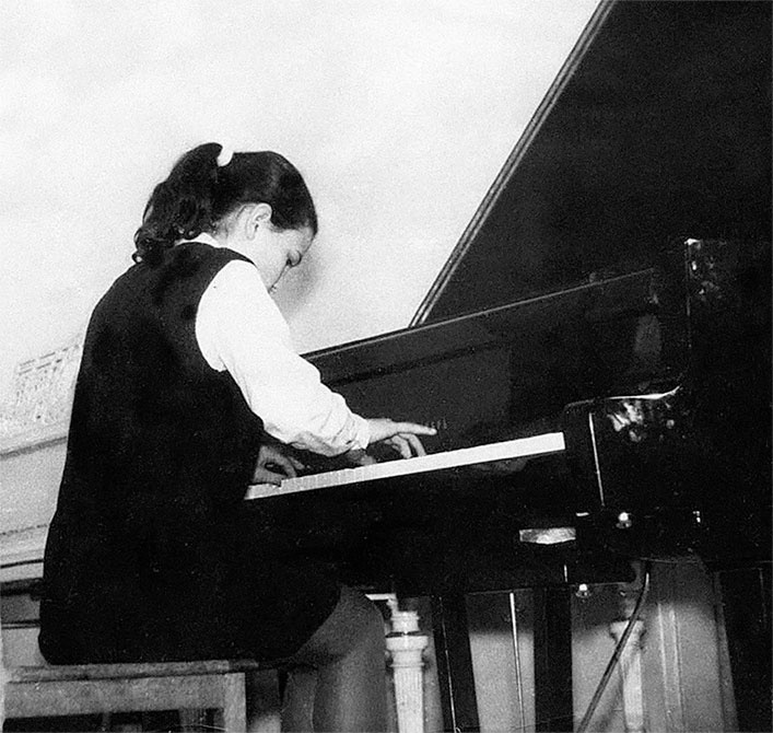 Иллюстрация к книге — Наша счастливая треклятая жизнь [i_031.jpg]