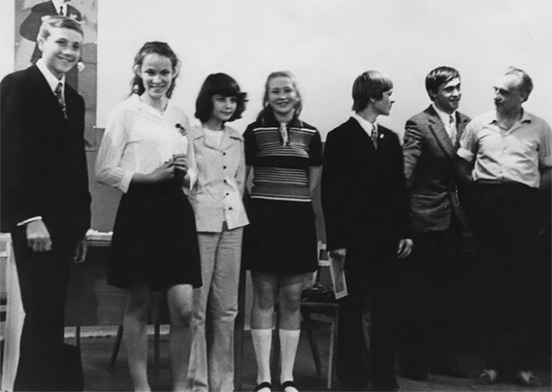 Иллюстрация к книге — Наша счастливая треклятая жизнь [i_039.jpg]