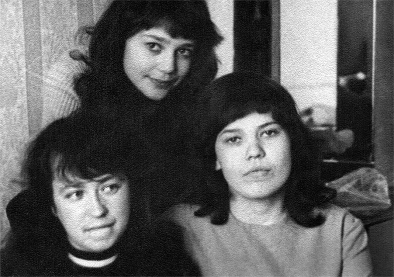 Иллюстрация к книге — Наша счастливая треклятая жизнь [i_041.jpg]