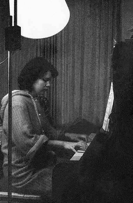 Иллюстрация к книге — Наша счастливая треклятая жизнь [i_042.jpg]