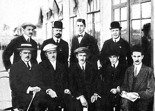 Иллюстрация к книге — Сидней Рейли. Подлинная история «короля шпионов» [i_066.jpg]