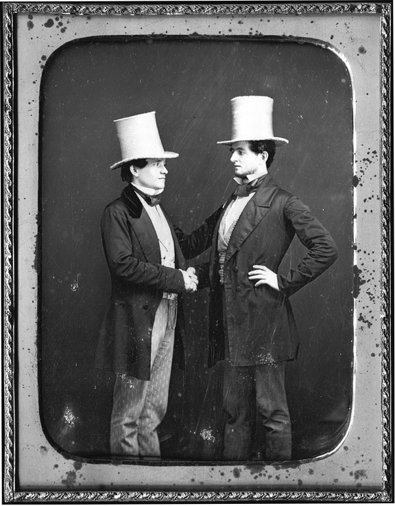 Иллюстрация к книге — Жертвы моды. Опасная одежда прошлого и наших дней [b00000163.jpg]