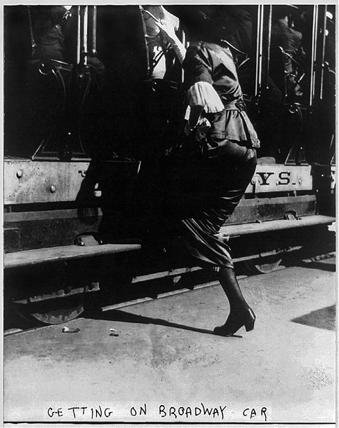 Иллюстрация к книге — Жертвы моды. Опасная одежда прошлого и наших дней [b00000324.jpg]