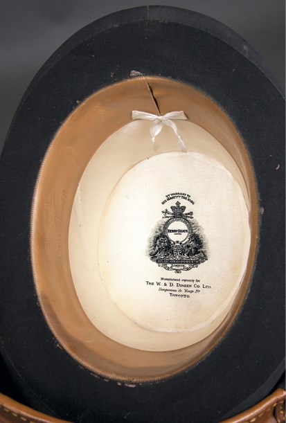 Иллюстрация к книге — Жертвы моды. Опасная одежда прошлого и наших дней [b00000475.jpg]