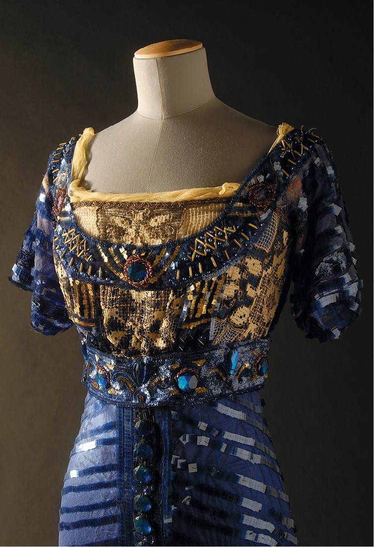 Иллюстрация к книге — Жертвы моды. Опасная одежда прошлого и наших дней [b00000530.jpg]