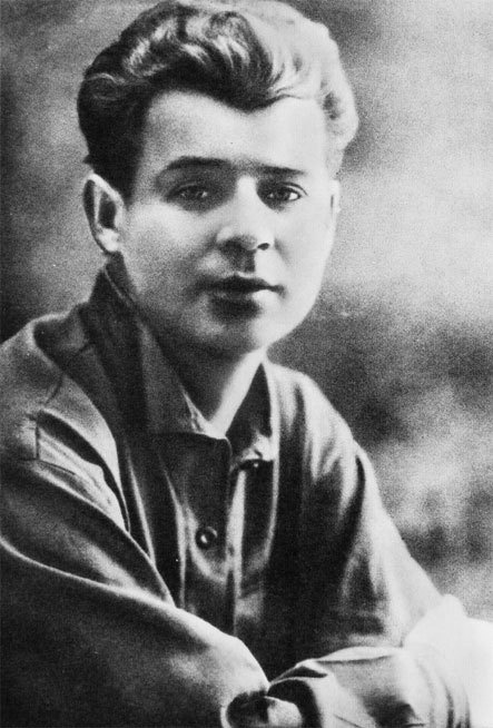 Иллюстрация к книге — Тайна гибели Сергея Есенина. «Черный человек» из ОГПУ [i_032.jpg]