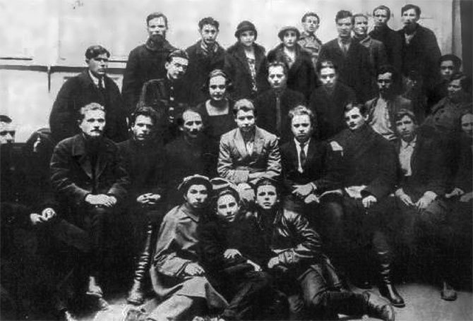 Иллюстрация к книге — Тайна гибели Сергея Есенина. «Черный человек» из ОГПУ [i_033.jpg]