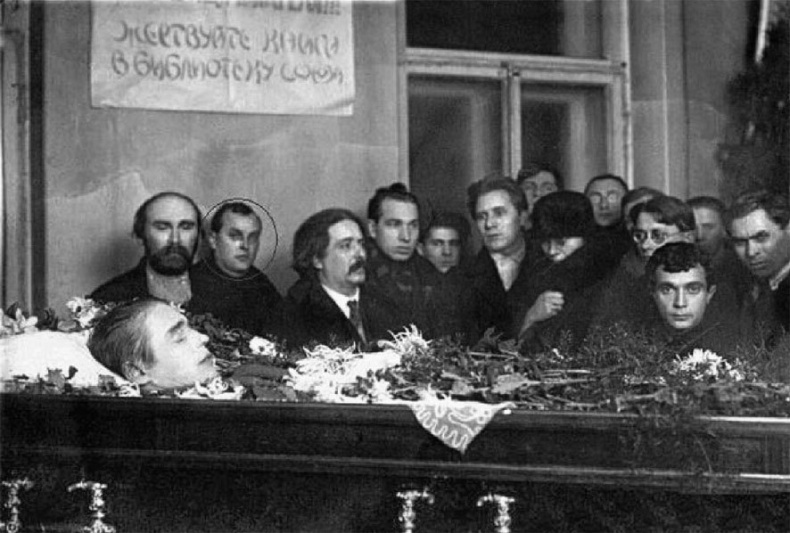 Иллюстрация к книге — Тайна гибели Сергея Есенина. «Черный человек» из ОГПУ [i_036.jpg]