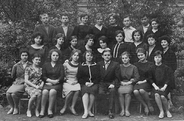 Иллюстрация к книге — Они были молоды и любили [i_003.jpg]