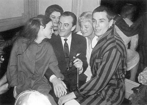 Иллюстрация к книге — Роми Шнайдер. История жизни и любви [_14.slukinoviskontiiialenomdelonomposlepremeryspektakljanelzjaejorazvratnicejjnazvat.1961god.jpg]