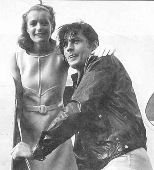 Иллюстрация к книге — Роми Шнайдер. История жизни и любви [_15.sdelonomvaehroportuniccy.1968god.jpg]