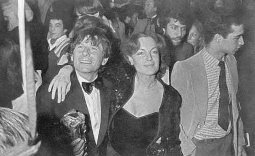 Иллюстрация к книге — Роми Шнайдер. История жизни и любви [_44.sromanompolanskinaceremoniivruchenijarezhissjorupremiisezarzafilmtehss.1980god.jpg]