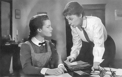 Иллюстрация к книге — Роми Шнайдер. История жизни и любви [_9.devushkivuniforme.1958god.jpg]