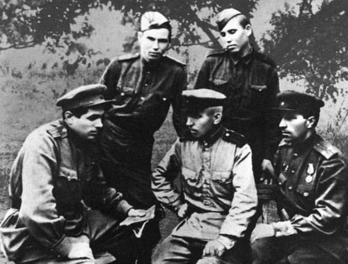 Иллюстрация к книге — Щёлоков [i_007.jpg]