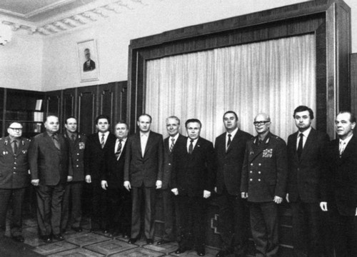 Иллюстрация к книге — Щёлоков [i_027.jpg]