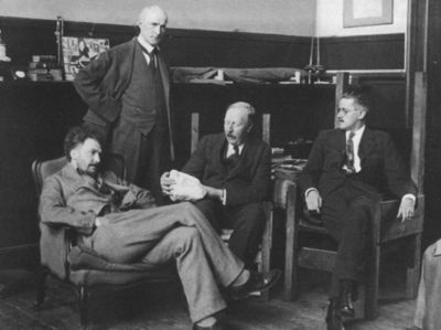 Иллюстрация к книге — Джойс [i_037.jpg]