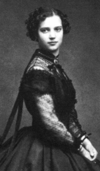 Иллюстрация к книге — Мария Федоровна [i_009.jpg]