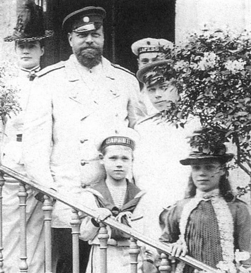 Иллюстрация к книге — Мария Федоровна [i_014.jpg]