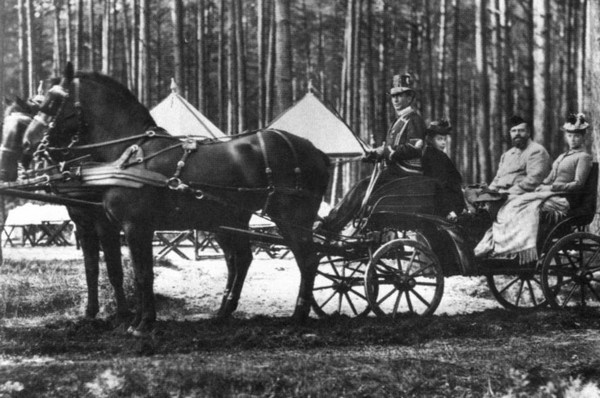 Иллюстрация к книге — Мария Федоровна [i_018.jpg]