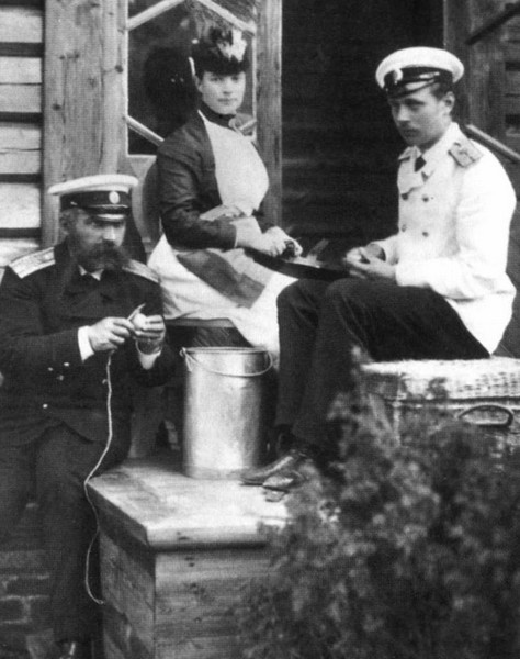 Иллюстрация к книге — Мария Федоровна [i_020.jpg]