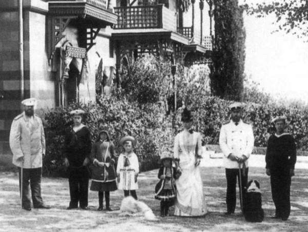 Иллюстрация к книге — Мария Федоровна [i_021.jpg]