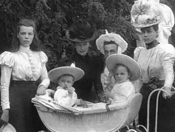 Иллюстрация к книге — Мария Федоровна [i_024.jpg]