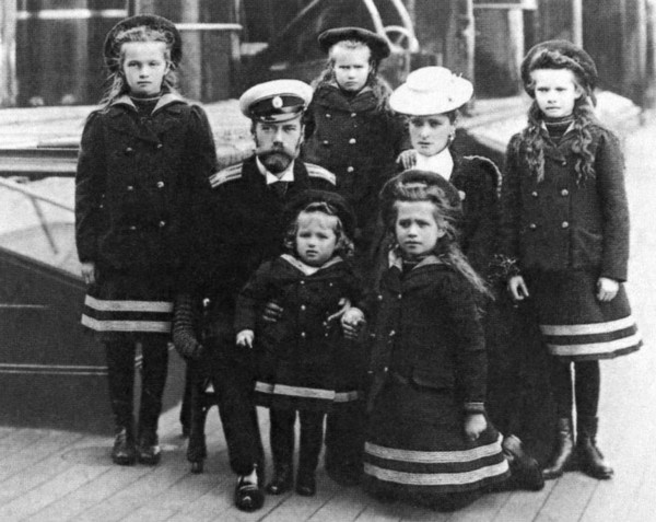 Иллюстрация к книге — Мария Федоровна [i_033.jpg]