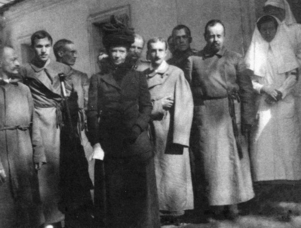 Иллюстрация к книге — Мария Федоровна [i_037.jpg]