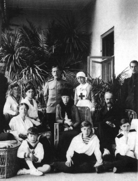 Иллюстрация к книге — Мария Федоровна [i_039.jpg]