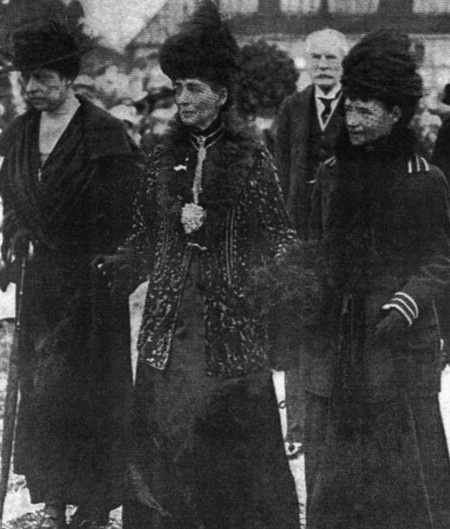 Иллюстрация к книге — Мария Федоровна [i_043.jpg]