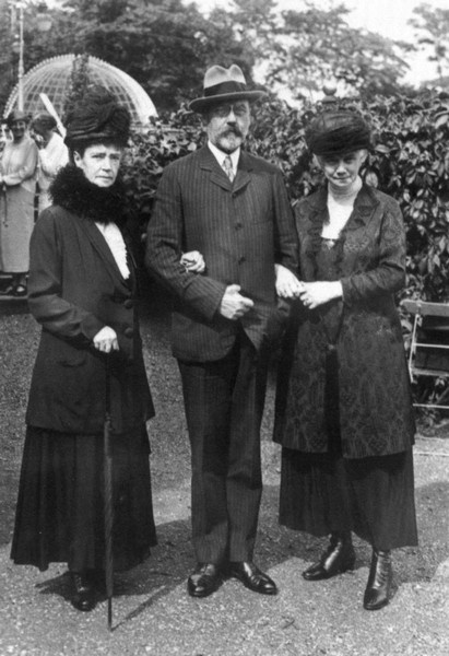 Иллюстрация к книге — Мария Федоровна [i_045.jpg]