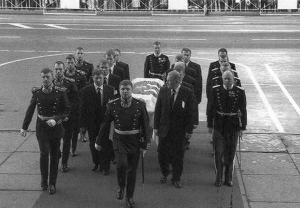 Иллюстрация к книге — Мария Федоровна [i_056.jpg]